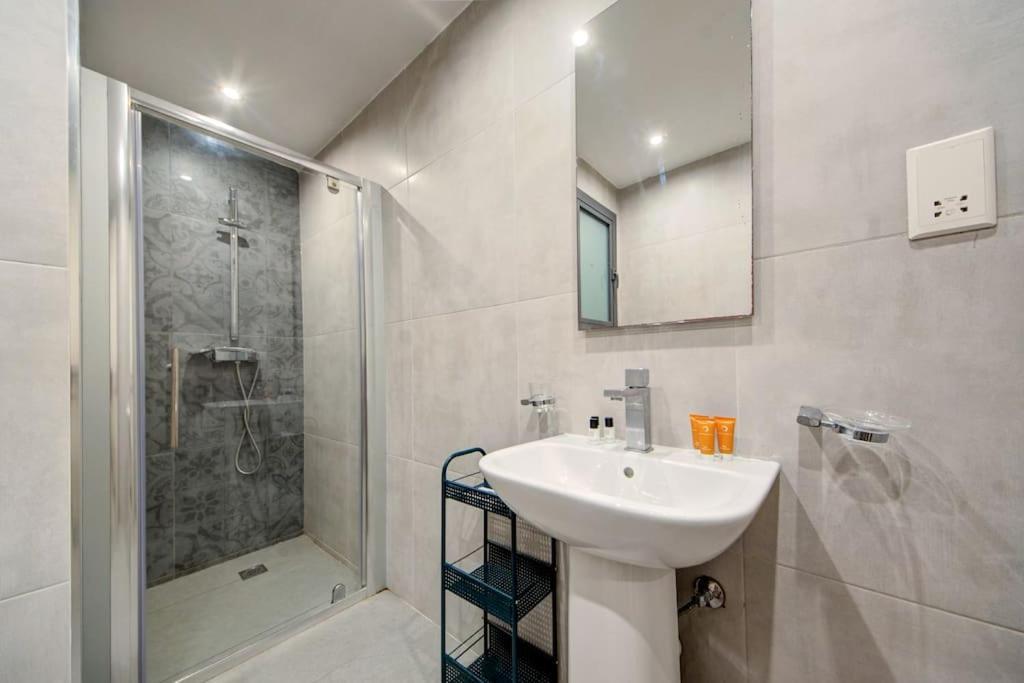 Vallettastay - Orangerie Two Bedroom Apartment 301 Bagian luar foto