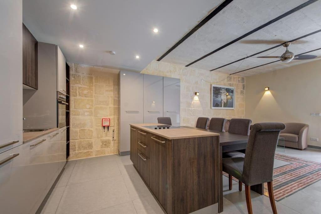Vallettastay - Orangerie Two Bedroom Apartment 301 Bagian luar foto